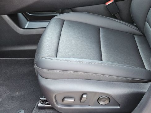 New 2027 Chevrolet Equinox LT w/ Convenience Package II FWD image 24