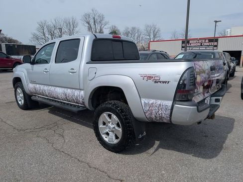 Used 2012 Toyota Tacoma 4x4 Double Cab w/ TRD Sport Pkg image 4