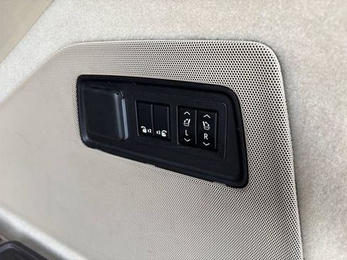 Used 2022 Cadillac Escalade ESV Premium Luxury w/ Performance Package AWD/4WD image 12