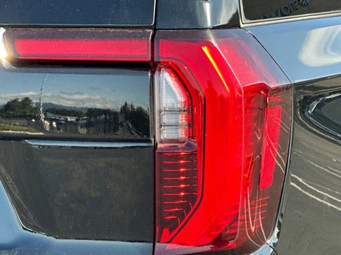 Used 2025 GMC Yukon Denali AWD/4WD image 49