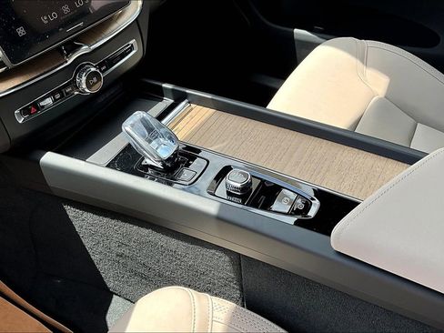 New 2026 Volvo XC60 B5 Plus w/ Protection Package Premier image 21