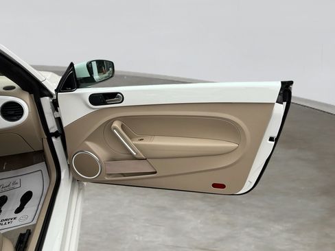 Used 2013 Volkswagen Beetle 2.5 image 29