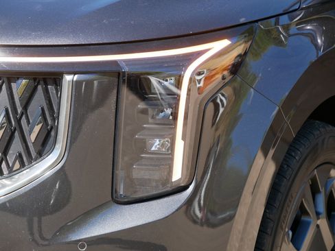Certified 2025 Kia Carnival EX FWD image 16