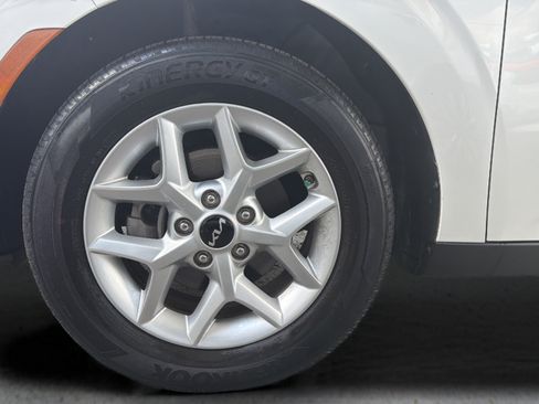 Used 2023 Kia Soul LX w/ LX Technology Package FWD image 24