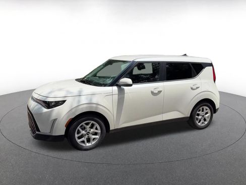 Used 2025 Kia Soul LX w/ LX Technology Package FWD image 7