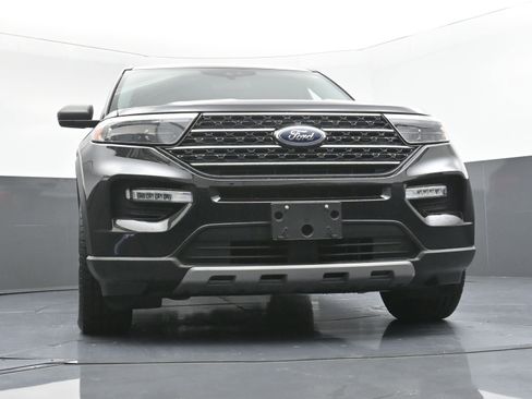 Used 2021 Ford Explorer XLT w/ Equipment Group 202A RWD image 27