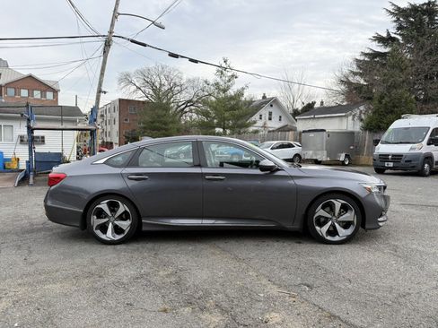 Used 2018 Honda Accord Touring image 6