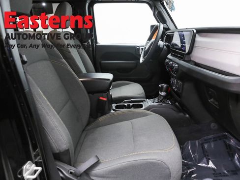 Used 2024 Jeep Wrangler Unlimited AWD/4WD image 27