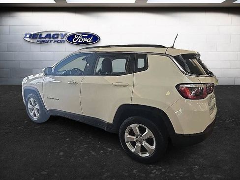 Used 2020 Jeep Compass Latitude w/ Cold Weather Group AWD/4WD image 3