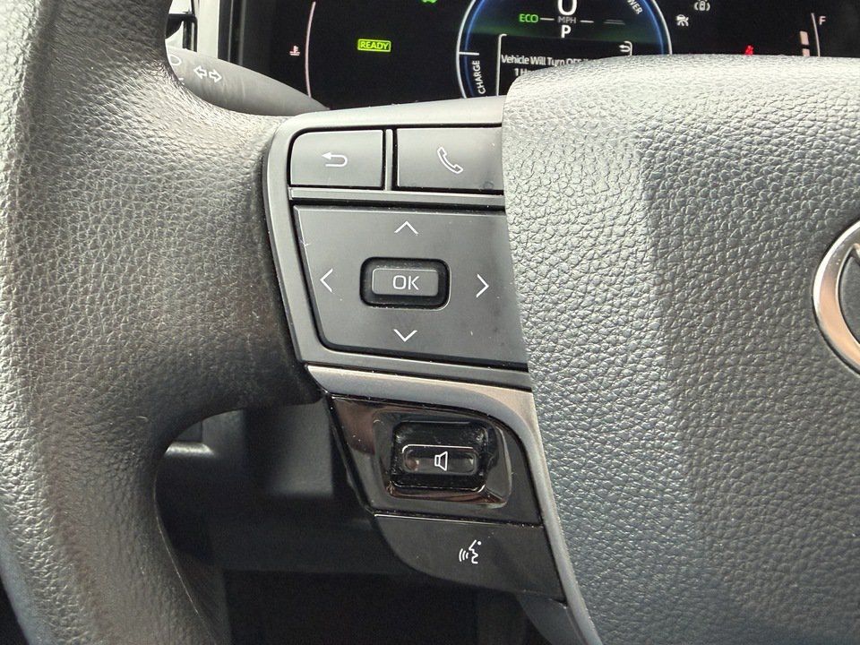 Used 2025 Toyota Camry LE FWD image 13
