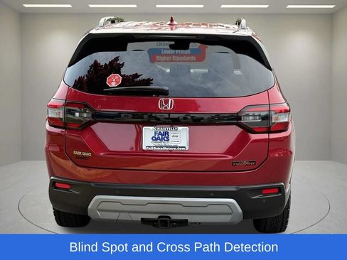 Used 2025 Honda Pilot TrailSport image 8