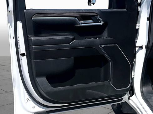 Used 2025 Chevrolet Silverado 1500 LT RWD image 22