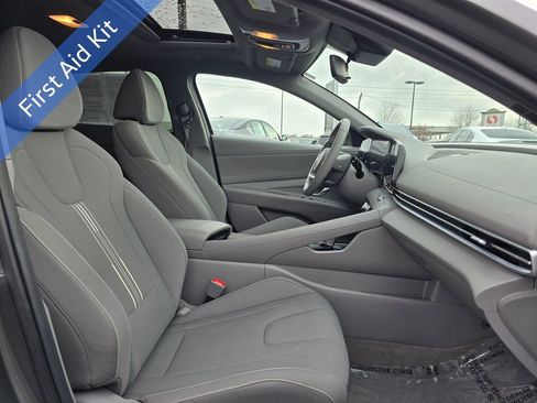 Used 2024 Hyundai Elantra SEL w/ Convenience Package image 12
