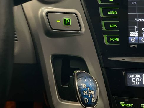 Used 2017 Toyota Prius V Four image 20