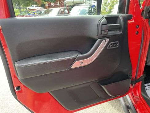Used 2017 Jeep Wrangler Unlimited Rubicon AWD/4WD image 18