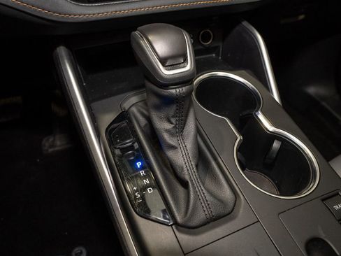 Used 2023 Toyota Highlander Bronze Edition image 19