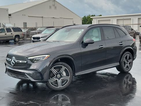 Used 2024 Mercedes-Benz GLC 300 image 1