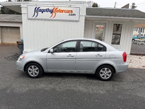 Used 2010 Hyundai Accent GLS w/ Premium Pkg 4 image 6