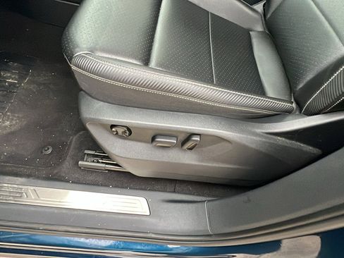 Used 2023 Volkswagen Atlas Cross Sport SE image 17