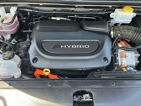 Used 2023 Chrysler Pacifica Touring-L FWD image 15