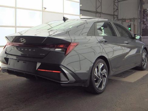 Used 2024 Hyundai Elantra Limited image 5