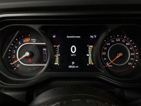 Used 2025 Jeep Wrangler Unlimited Sahara AWD/4WD image 38