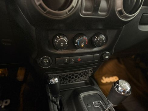 Used 2015 Jeep Wrangler Sport w/ Quick Order Package 24S AWD/4WD image 20