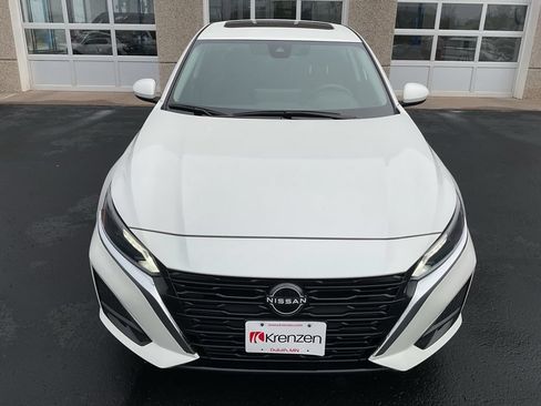 Used 2023 Nissan Altima 2.5 SV w/ SV Premium Package AWD/4WD image 2