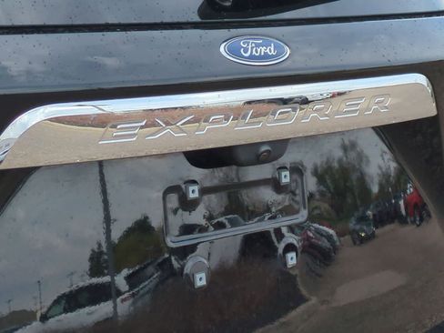 Used 2023 Ford Explorer XLT w/ Equipment Group 202A AWD/4WD image 13