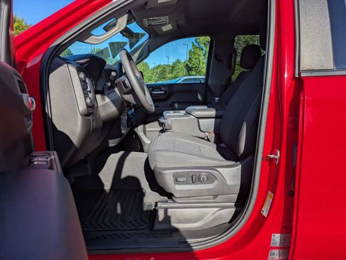 Used 2022 Chevrolet Silverado 1500 Custom Trail Boss w/ Safety Confidence Package AWD/4WD image 12