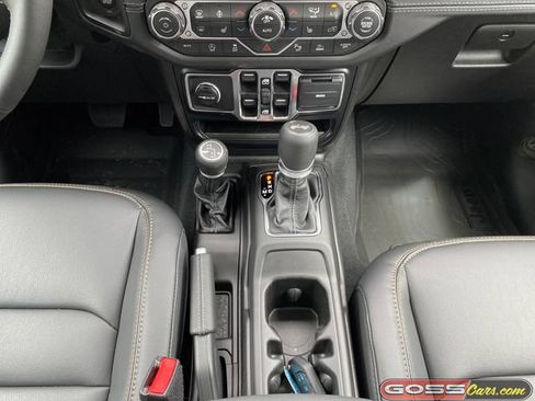 New 2026 Jeep Wrangler Unlimited Sahara AWD/4WD image 14