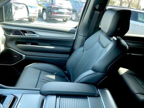 New 2026 Jeep Grand Wagoneer L 4WD image 33