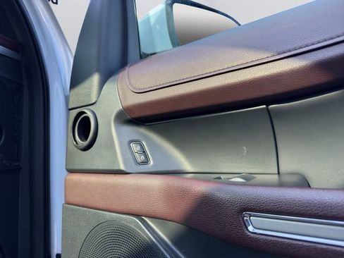 Used 2024 Ford Expedition Limited image 34