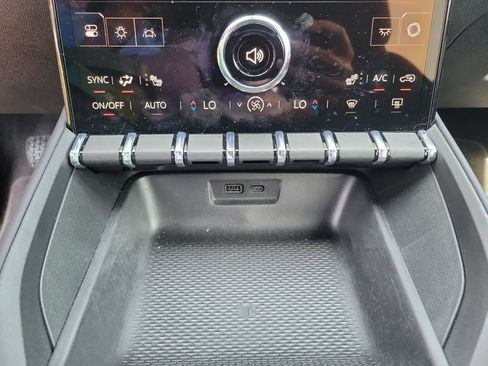 Used 2026 GMC Terrain Elevation w/ Elevation Premium Package FWD image 16