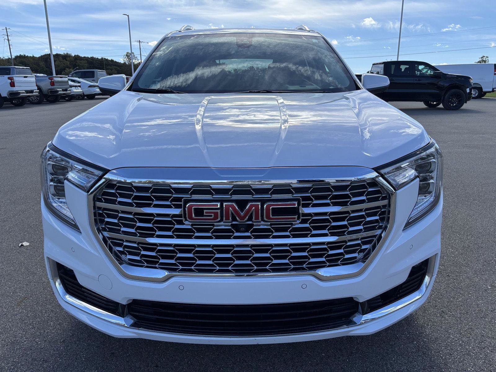 Used 2022 GMC Terrain Denali w/ Denali Premium Package AWD/4WD image 6