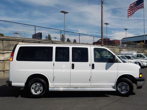 Used 2017 Chevrolet Express 3500 LT w/ LT Preferred Equipment Group RWD image 2