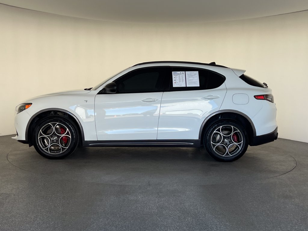 Used 2024 Alfa Romeo Stelvio Ti AWD/4WD image 9