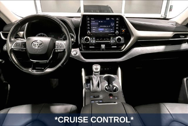 Used 2020 Toyota Highlander XLE AWD/4WD image 10