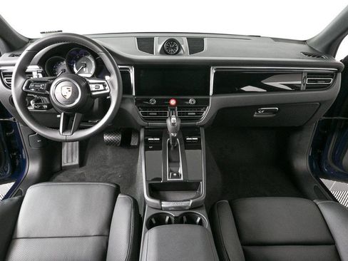 Certified 2025 Porsche Macan image 18