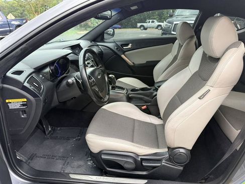 Used 2016 Hyundai Genesis 3.8 RWD image 17