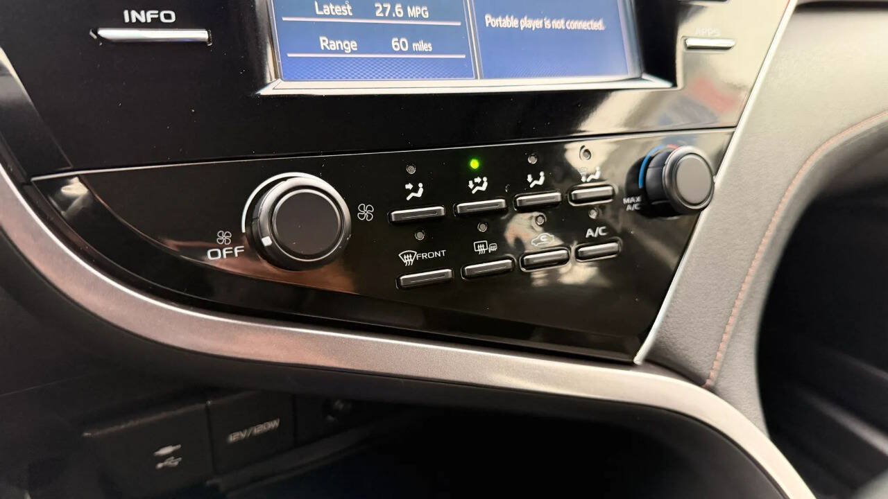 Used 2018 Toyota Camry LE w/ Moonroof Package FWD image 16