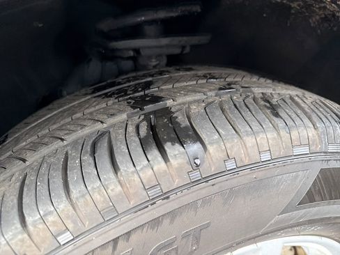 Used 2023 Ford Explorer XLT w/ Equipment Group 202A image 32