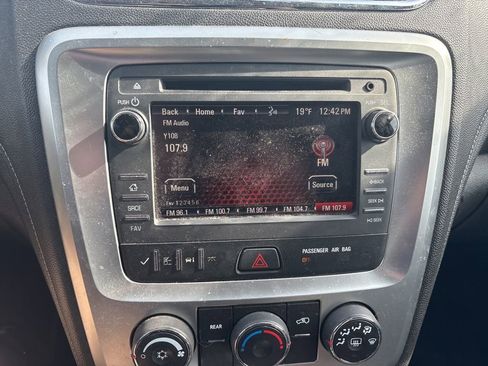 Used 2016 GMC Acadia SLE image 19