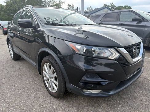 Used 2020 Nissan Rogue Sport SV w/ All-Weather Package AWD/4WD image 3