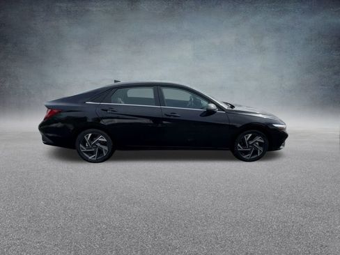 New 2025 Hyundai Elantra Limited image 25