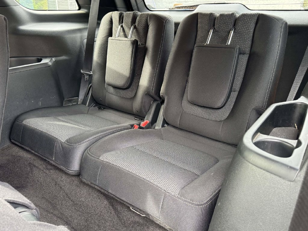 Used 2018 Ford Explorer XLT FWD image 17