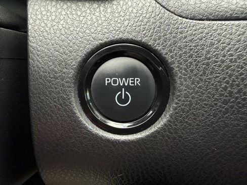 Used 2025 Toyota Camry SE w/ Convenience Package image 20