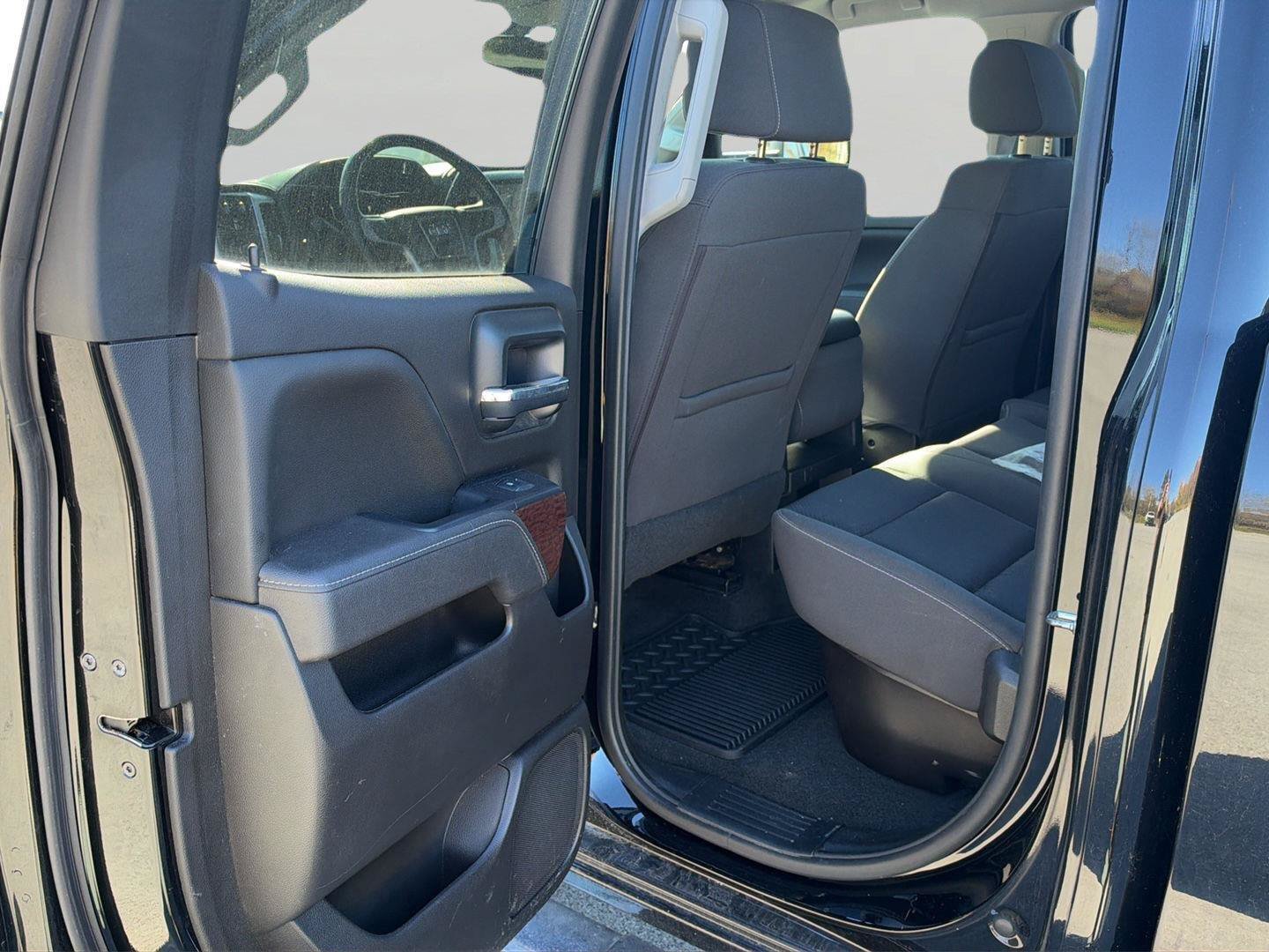 Used 2017 GMC Sierra 2500 SLE w/ HD SLE Preferred Plus Package AWD/4WD image 45