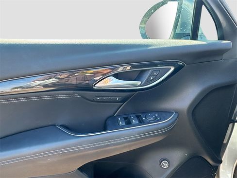 Used 2023 Buick Envision Essence image 9