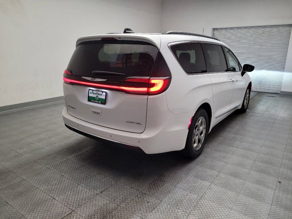 Used 2023 Chrysler Pacifica Limited FWD image 9
